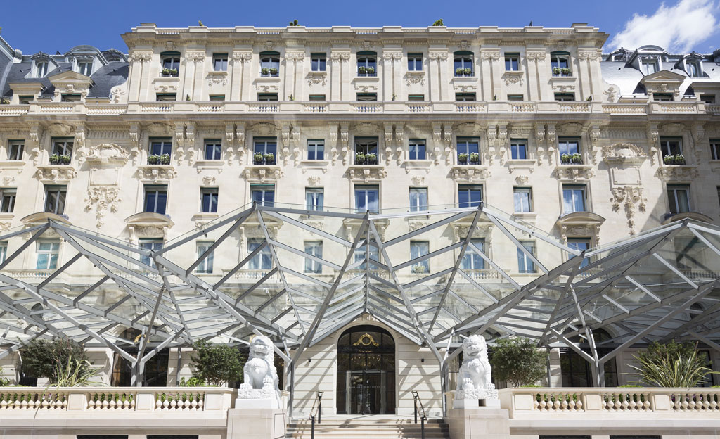 entrance to the Hotel Peninsula