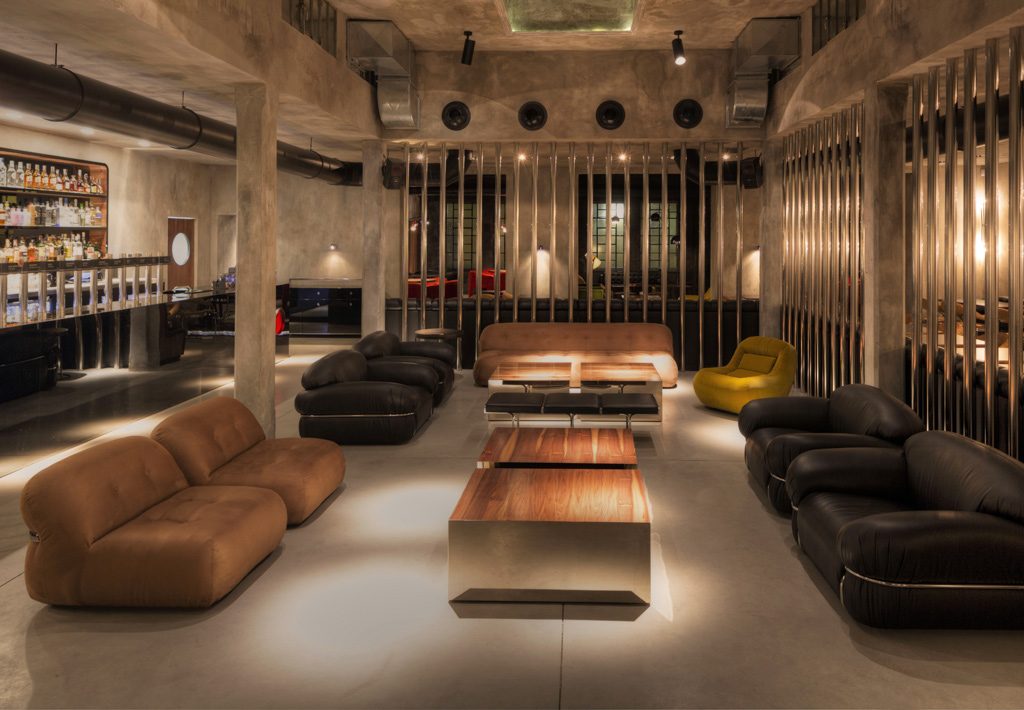 Dash Kitchen, Turin, Italy - The Cool Hunter Journal  Mansions homes, Bar  design restaurant, Modern interior design